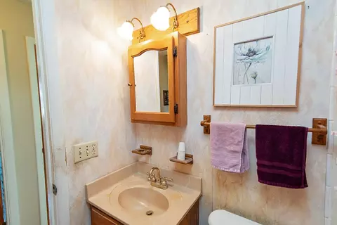 Bath - 2003 Cheviot Hills Dr, Springfield, OH 45505 photo 1 of 3