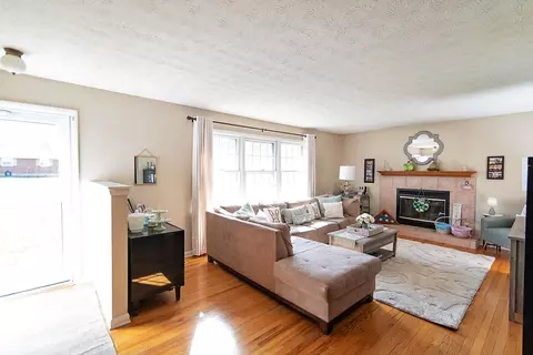 Living - 2003 Cheviot Hills Dr, Springfield, OH 45505 photo 3 of 7