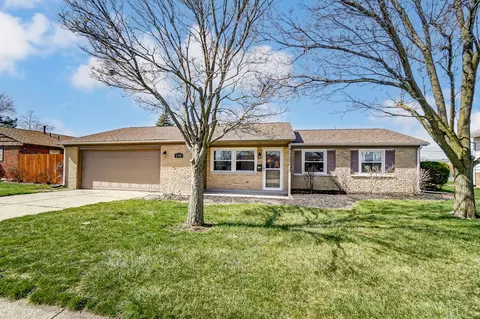 690 Maplecrest Dr, Troy, OH 45373