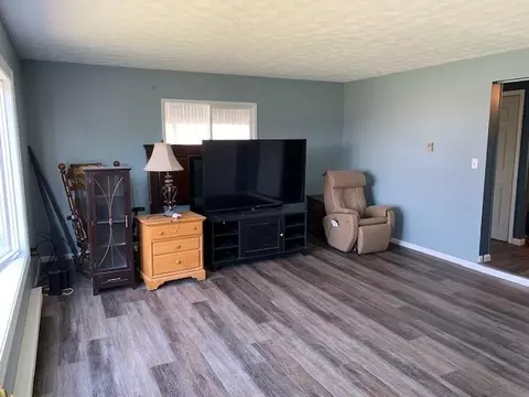 Living - 2663 Myers Rd, Springfield, OH 45502 photo 1 of 2