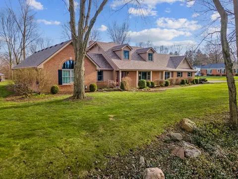 1594 Lakeshore Dr, Troy, OH 45373