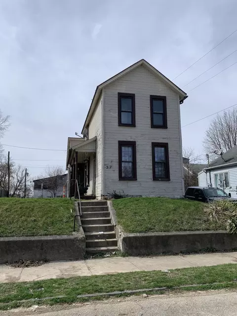 217 N Shaffer St, Springfield, OH 45504 photo 2