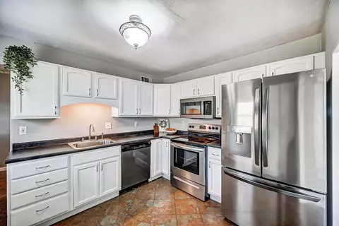 Kitchen - 539 W Possum Rd, Springfield, OH 45506 photo 1 of 5