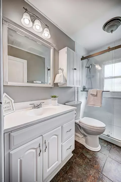 Bath - 539 W Possum Rd, Springfield, OH 45506 photo 1 of 2
