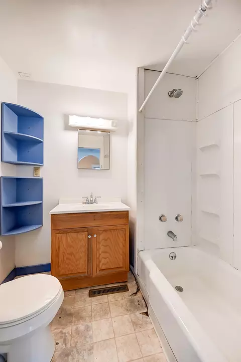 Bath - 903 Homestead Ave, Springfield, OH 45503 photo 2 of 2