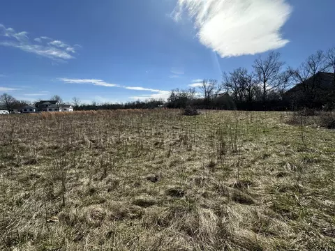 108 E Shoop Rd, Tipp City, OH 45371