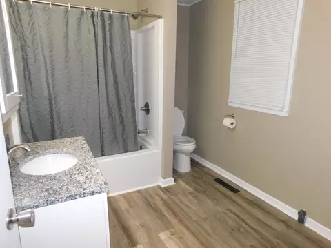 Bath - 410 Willow Dr, Springfield, OH 45505 photo 2 of 2