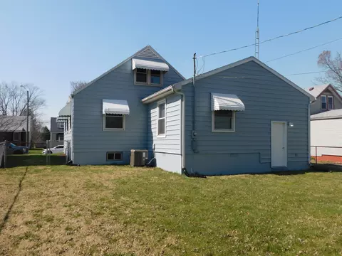 Exterior - 410 Willow Dr, Springfield, OH 45505 photo 3 of 3