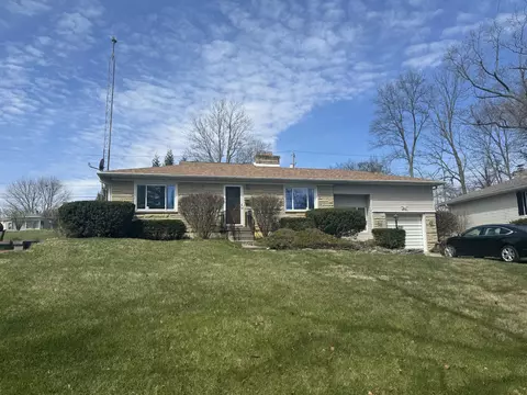 1913 Fairway Dr, Springfield, OH 45504 photo 2