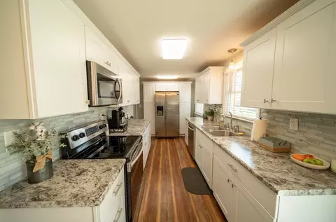 Kitchen - 2605 Casey Dr, Springfield, OH 45503 photo 1 of 2