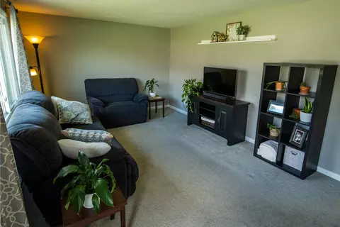 Living - 2605 Casey Dr, Springfield, OH 45503 photo 1 of 1