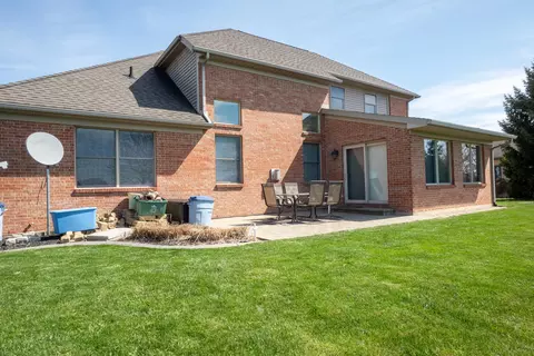 Exterior - 1681 Westlake Dr, Sidney, OH 45365 photo 4 of 7