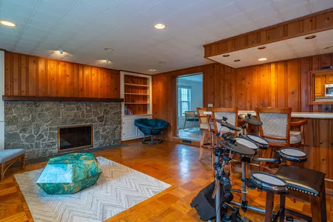 Living - 264 Canterbury Dr, Kettering, OH 45429 photo 9 of 10