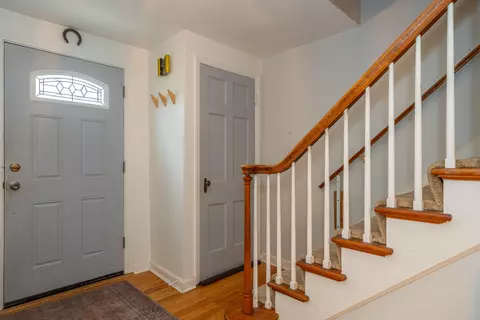 Entry Way - 264 Canterbury Dr, Kettering, OH 45429 photo 2 of 3