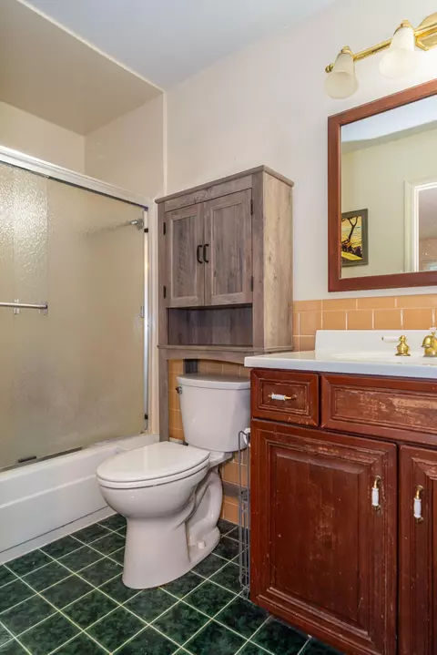 Bath - 264 Canterbury Dr, Kettering, OH 45429 photo 5 of 6