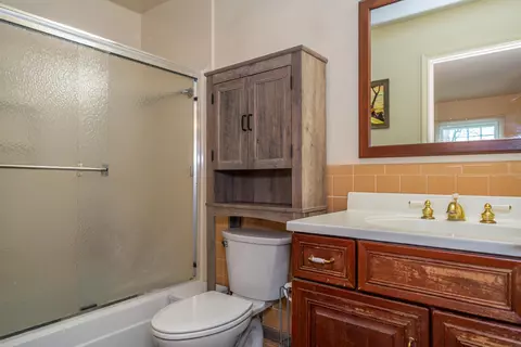 Bath - 264 Canterbury Dr, Kettering, OH 45429 photo 4 of 6