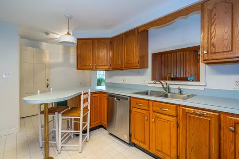 Kitchen - 264 Canterbury Dr, Kettering, OH 45429 photo 2 of 5