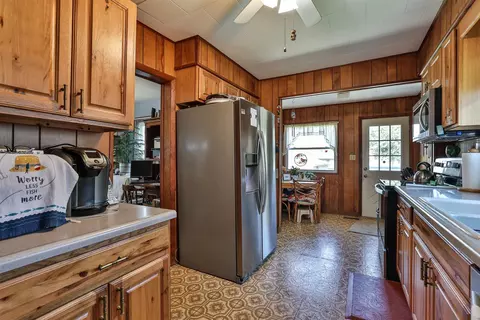 Kitchen - 1120 Broadway St, Springfield, OH 45504 photo 2 of 4
