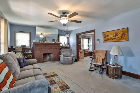 Living - 1120 Broadway St, Springfield, OH 45504 photo 2 of 5