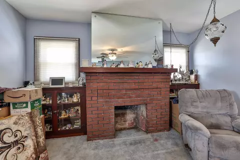 Living - 1120 Broadway St, Springfield, OH 45504 photo 4 of 5