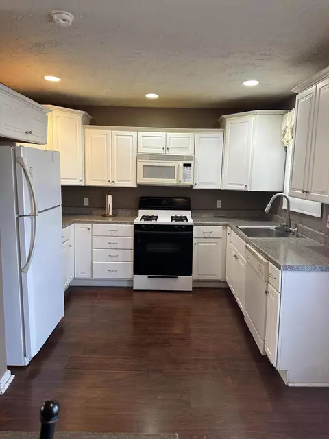 Kitchen - 1610 Springmont Ave, Springfield, OH 45506 photo 1 of 6