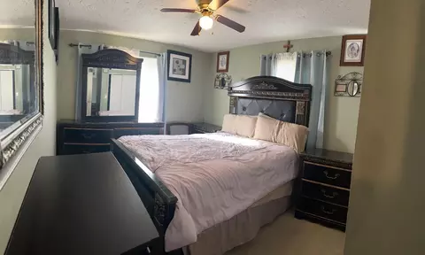 Bedroom - 1610 Springmont Ave, Springfield, OH 45506 photo 3 of 4