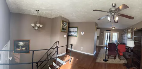 Entry Way - 1610 Springmont Ave, Springfield, OH 45506 photo 2 of 3