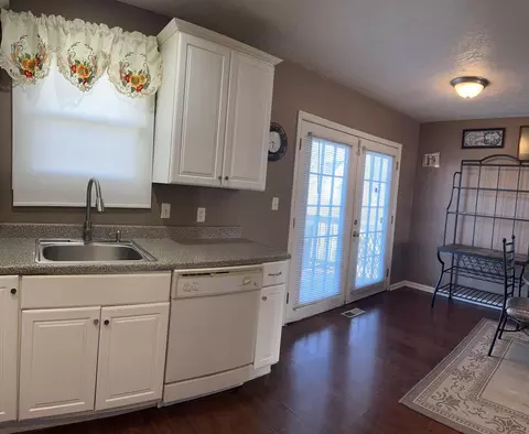 Kitchen - 1610 Springmont Ave, Springfield, OH 45506 photo 5 of 6