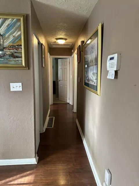 Entry Way - 1610 Springmont Ave, Springfield, OH 45506 photo 3 of 3