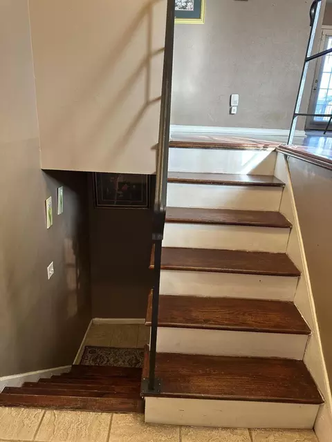 Entry Way - 1610 Springmont Ave, Springfield, OH 45506 photo 1 of 3