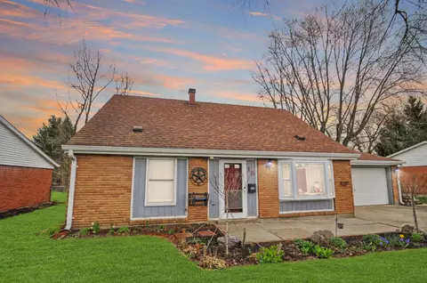 15 Laurelgrove Dr, Englewood, OH 45322