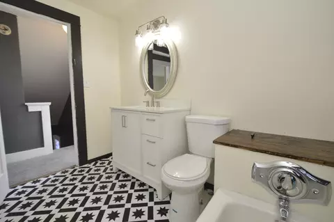Bath - 616 N Belmont Ave, Springfield, OH 45503 photo 5 of 5