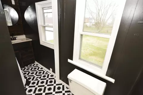 Bath - 616 N Belmont Ave, Springfield, OH 45503 photo 3 of 5