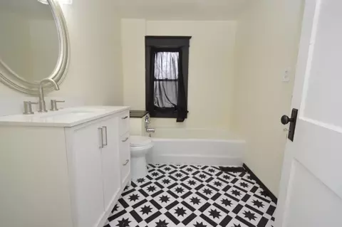 Bath - 616 N Belmont Ave, Springfield, OH 45503 photo 4 of 5