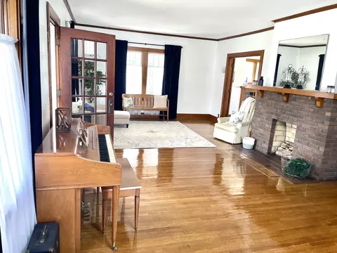 Living - 708 E Main St, Eaton, OH 45320 photo 1 of 5