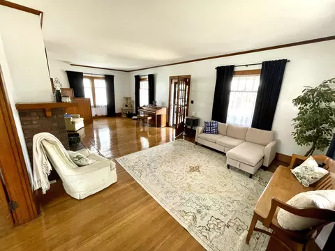 Living - 708 E Main St, Eaton, OH 45320 photo 2 of 5