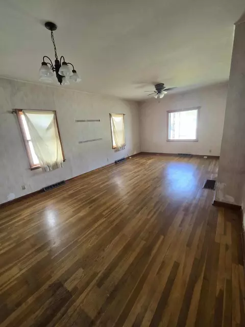 Living - 807 Clinton Ave, Sidney, OH 45365 photo 3 of 3