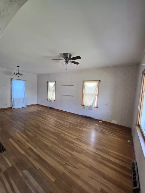 Living - 807 Clinton Ave, Sidney, OH 45365 photo 2 of 3