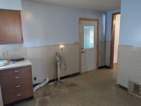 Bath - 807 Clinton Ave, Sidney, OH 45365 photo 1 of 5