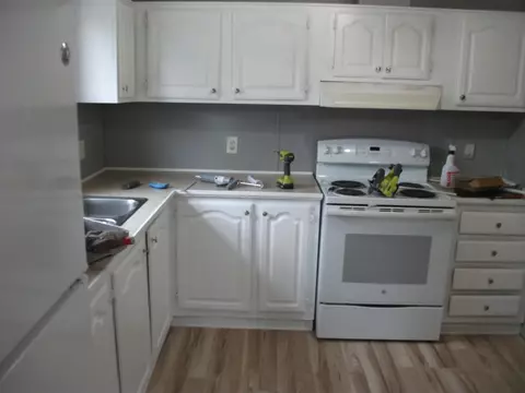 Kitchen - 1257 S Burnett Rd, Springfield, OH 45505 photo 2 of 2