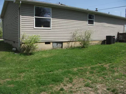 Exterior - 1257 S Burnett Rd, Springfield, OH 45505 photo 5 of 6