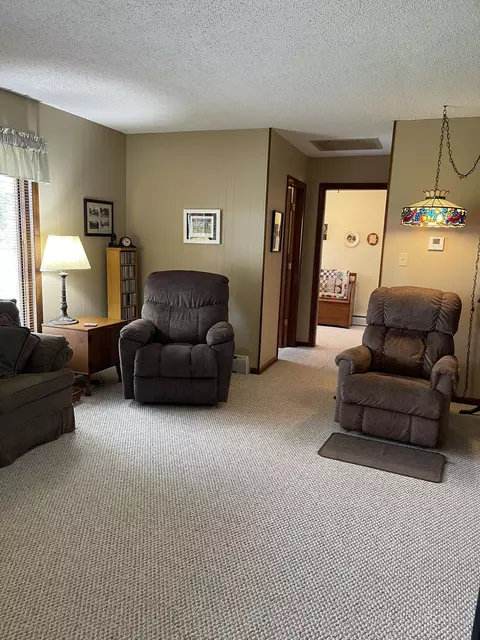 Living - 4228 Petre Rd, Springfield, OH 45502 photo 3 of 7