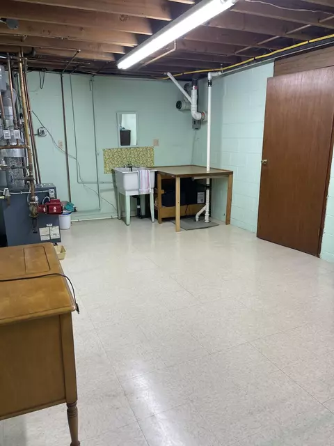 Living - 4228 Petre Rd, Springfield, OH 45502 photo 7 of 7