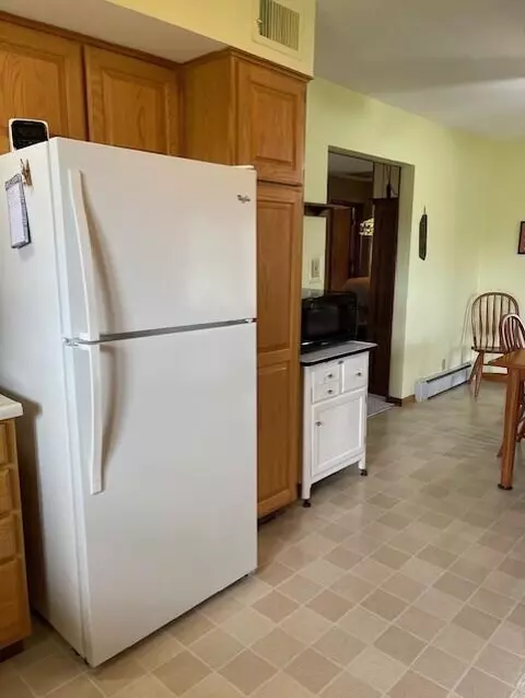 Kitchen - 4228 Petre Rd, Springfield, OH 45502 photo 2 of 3