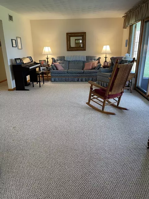 Living - 4228 Petre Rd, Springfield, OH 45502 photo 5 of 7