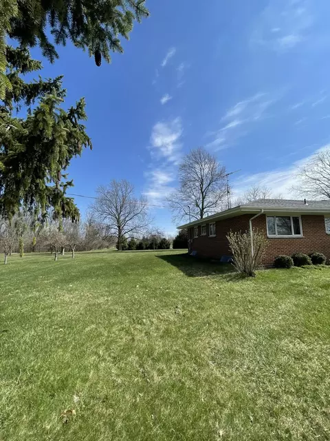 Exterior - 4228 Petre Rd, Springfield, OH 45502 photo 4 of 19