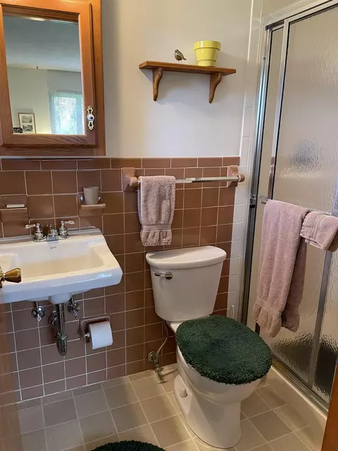 Bath - 4228 Petre Rd, Springfield, OH 45502 photo 2 of 2
