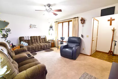 2916 Avery Cir, Springfield, OH 45503 photo 2