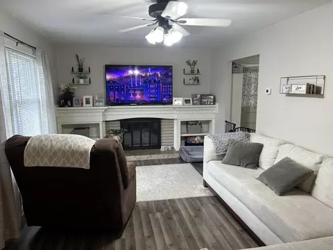 Living - 713 Willow St, Celina, OH 45822 photo 3 of 6