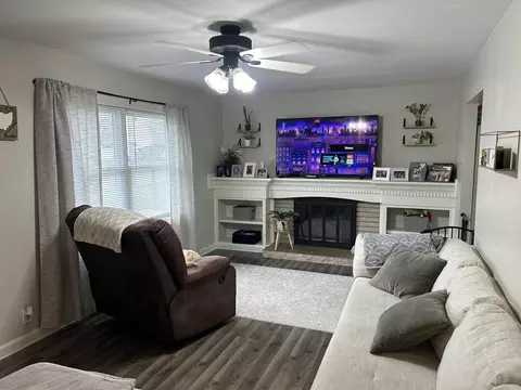 Living - 713 Willow St, Celina, OH 45822 photo 5 of 6